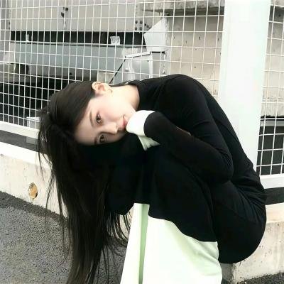 当红男星被曝与前任深夜同框，一夜之间豪宅门口画面流出